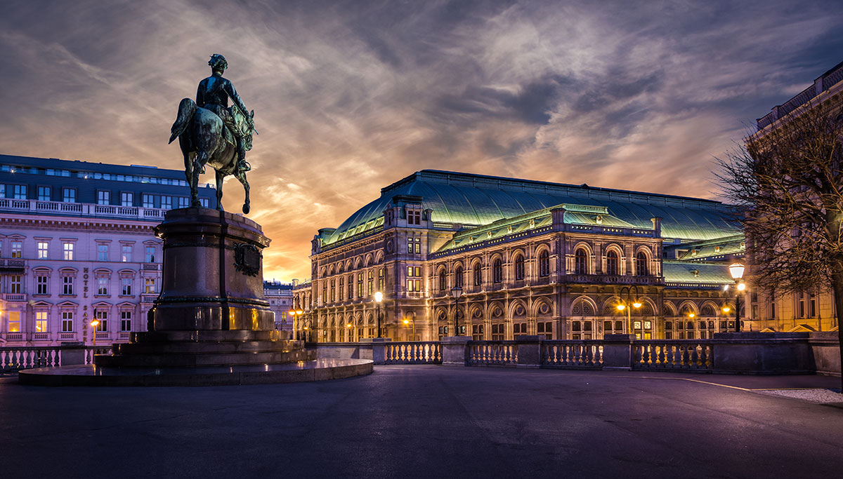 equestrian statue in vienna, austria to represent financial tips for traveling